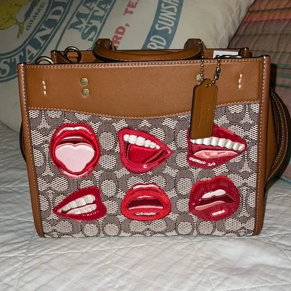 NWT Coach Lips Bag - Picture 1 of 6